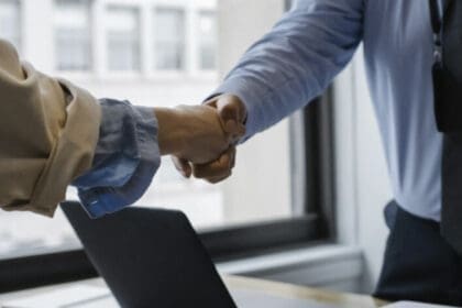advantages and disadvantages of business partnership
